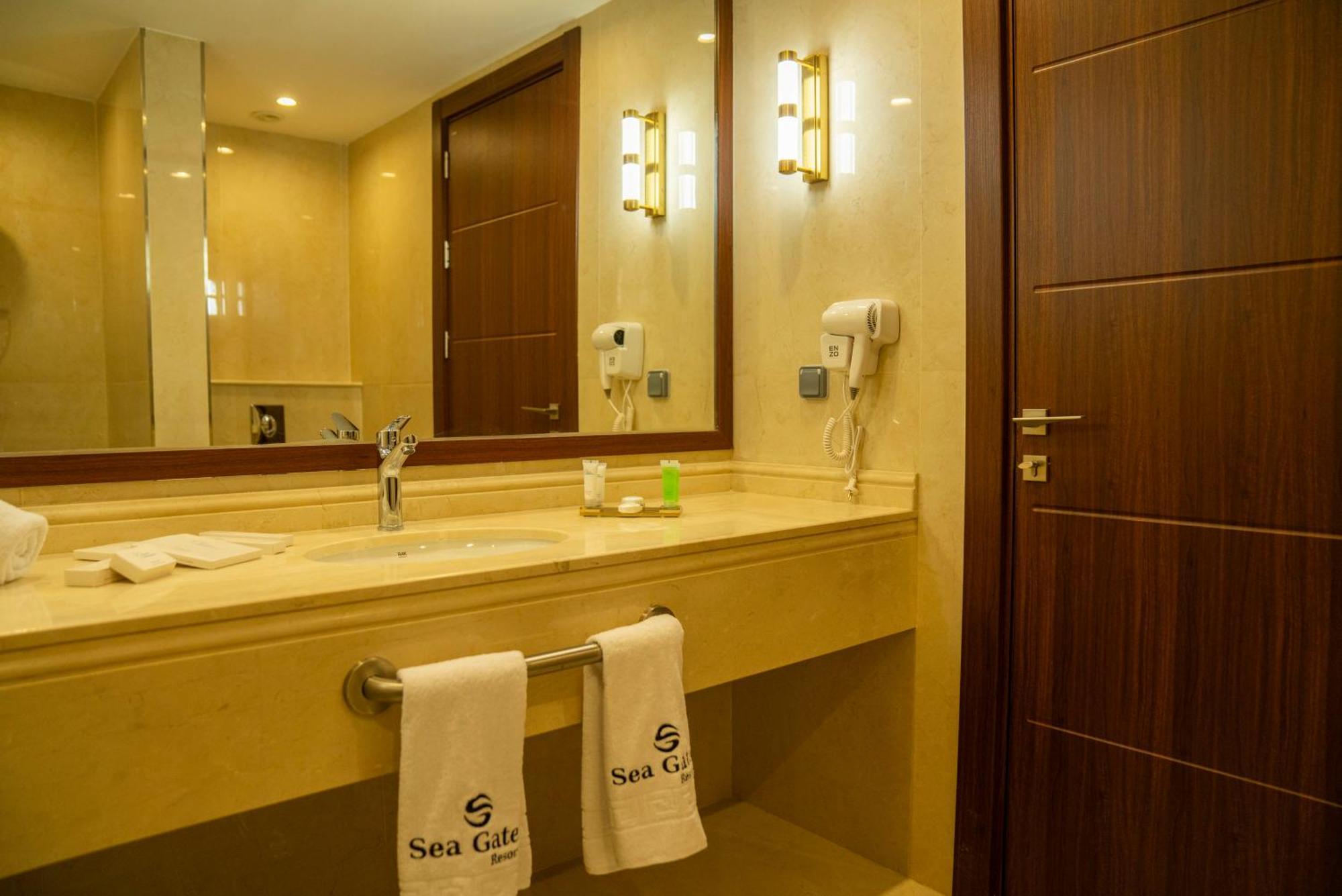 Sea Gate Resort Sweimeh エクステリア 写真
